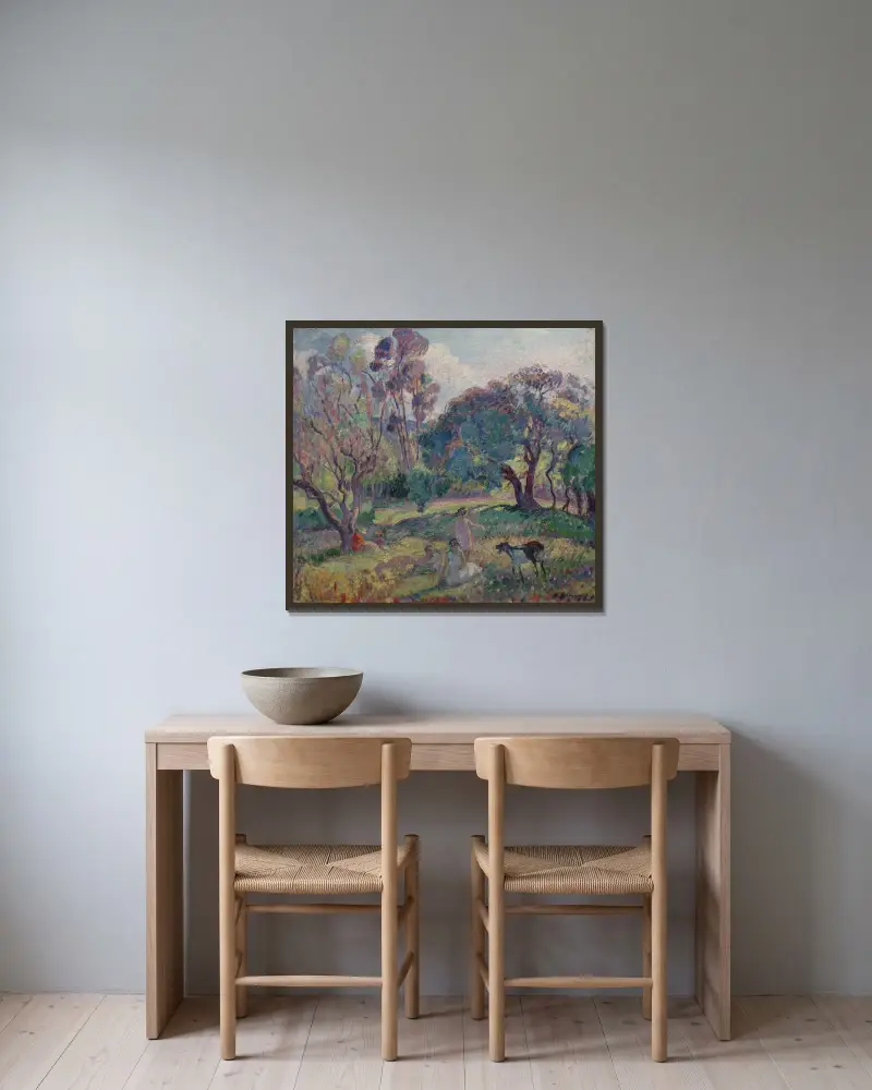Vila under träden av Henri Lebasque inramad på en vägg