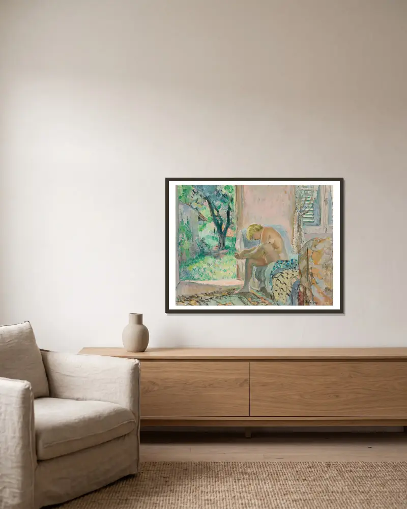 Nu Assis Sur Un Canapé Près De La Fenêtre av Henri Lebasque inramad på en vägg