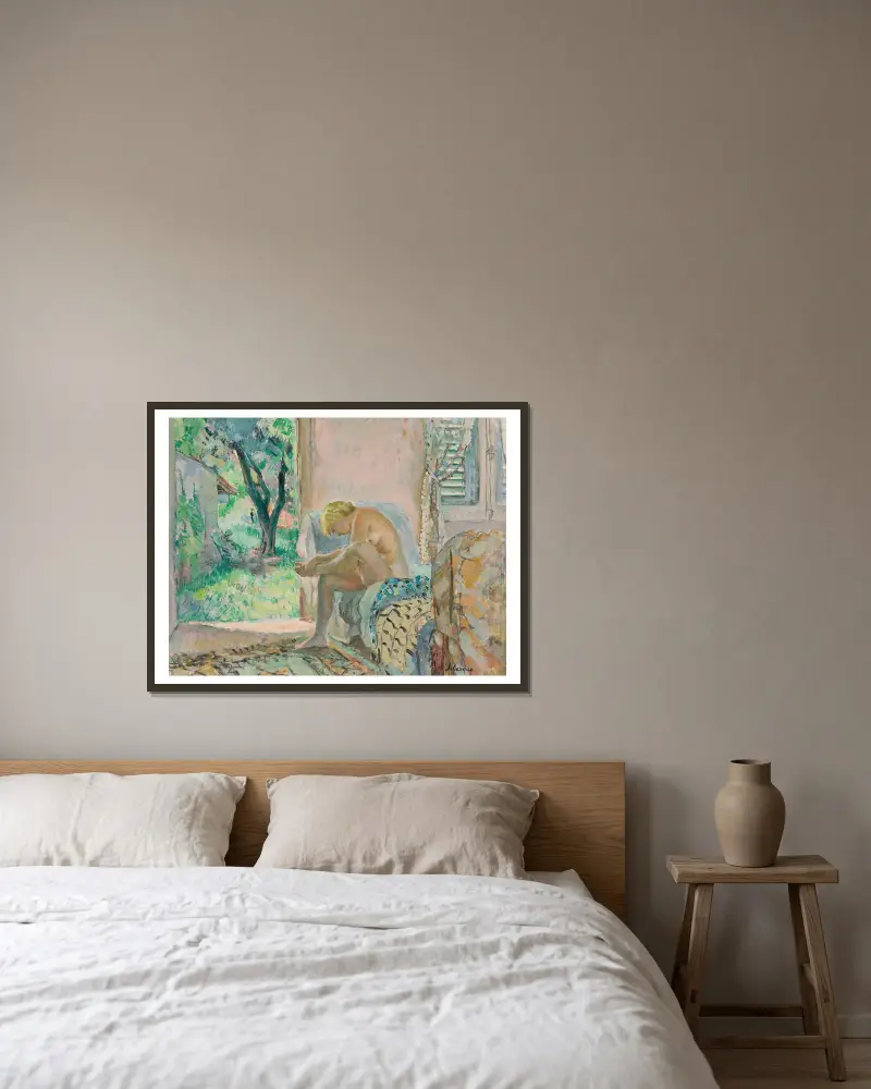 Nu Assis Sur Un Canapé Près De La Fenêtre av Henri Lebasque inramad på en vägg
