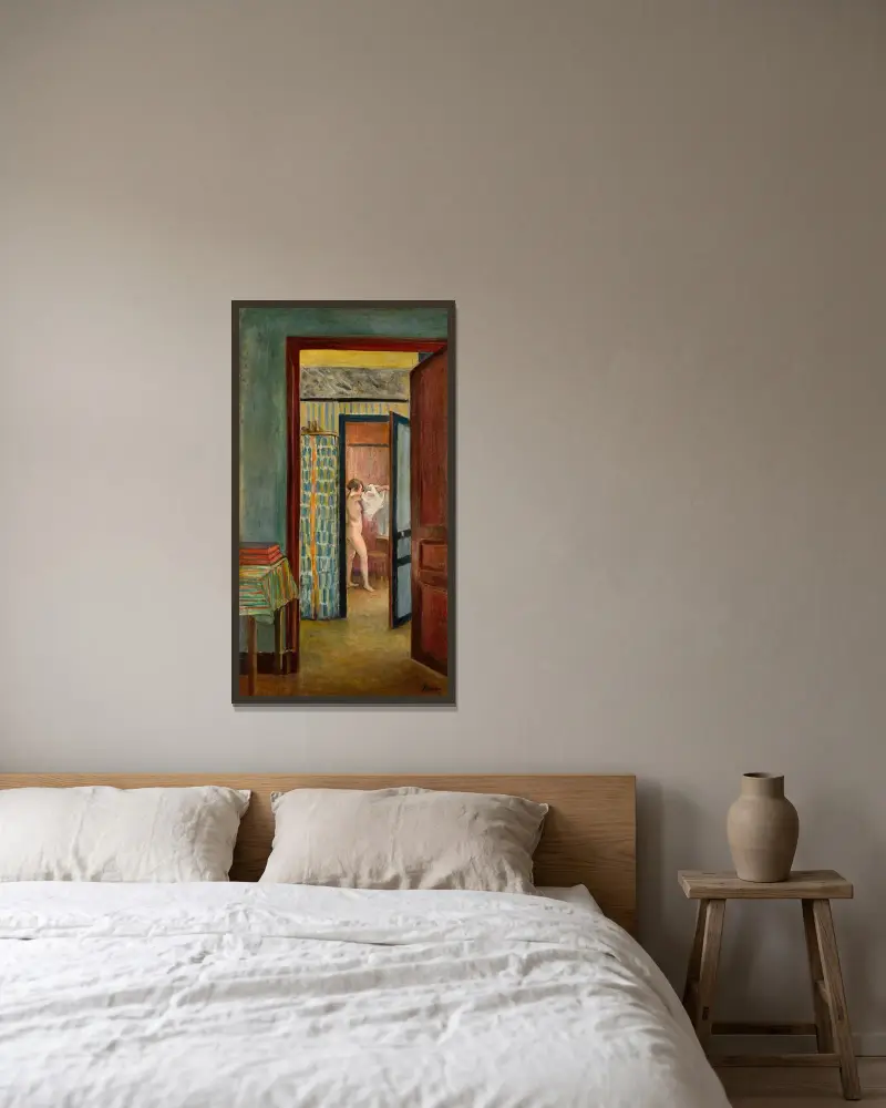 Kvinna som tar på sig skjortan i en interiör av Henri Lebasque inramad på en vägg