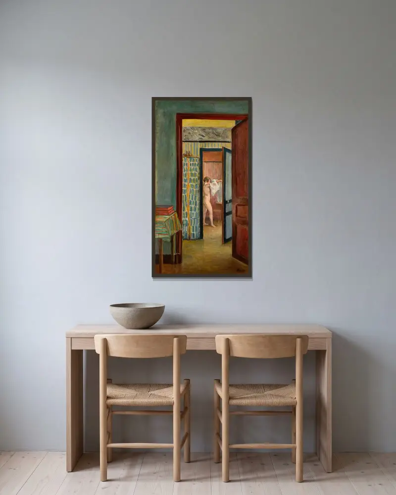 Kvinna som tar på sig skjortan i en interiör av Henri Lebasque inramad på en vägg