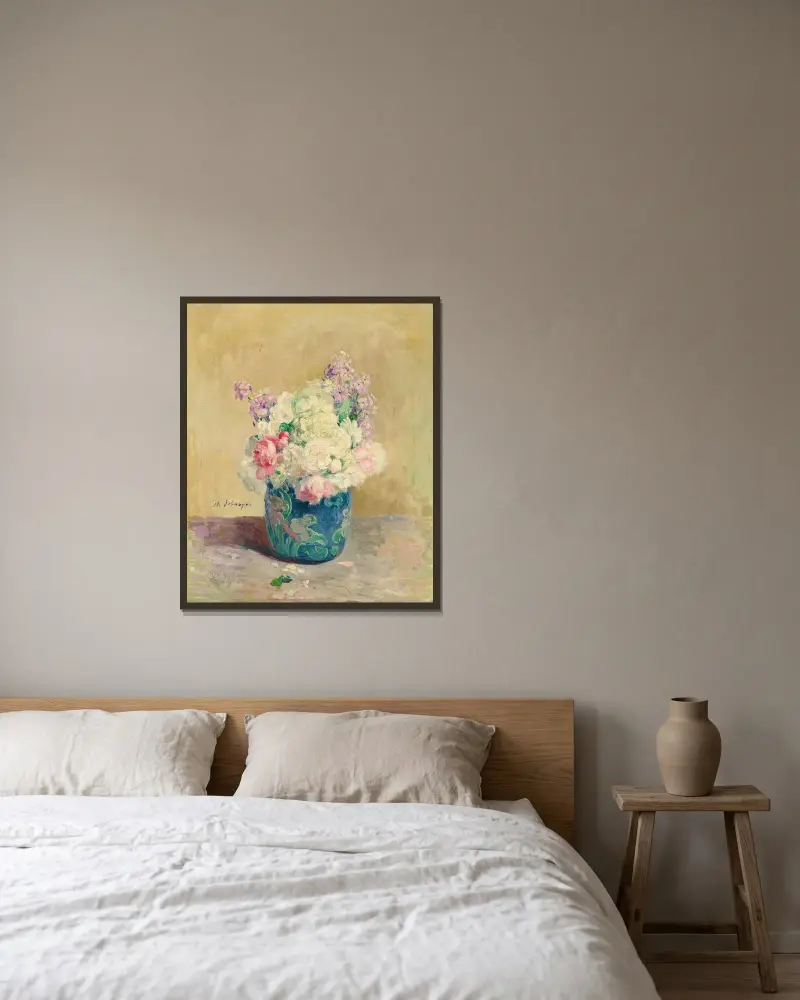 Blomvas av Henri Lebasque inramad på en vägg