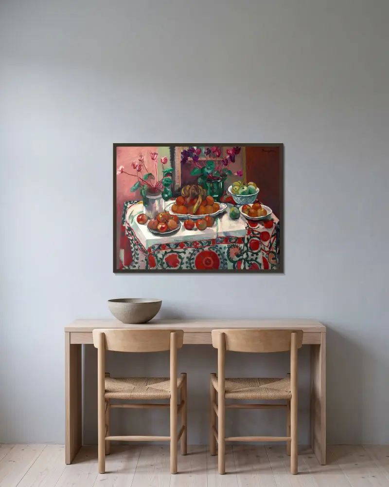 Nature morte aux cyclamens av Henri Manguin inramad på en vägg