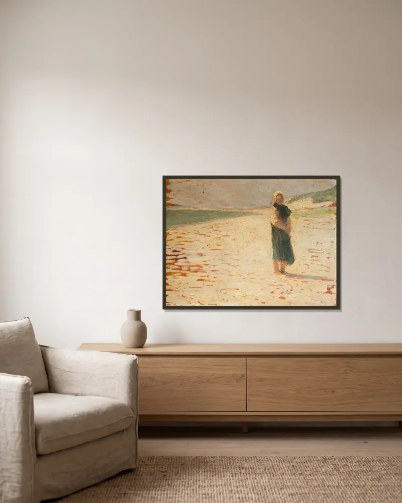 Kvinna i lokal dräkt stående på en strand av Henri Martin inramad på en vägg