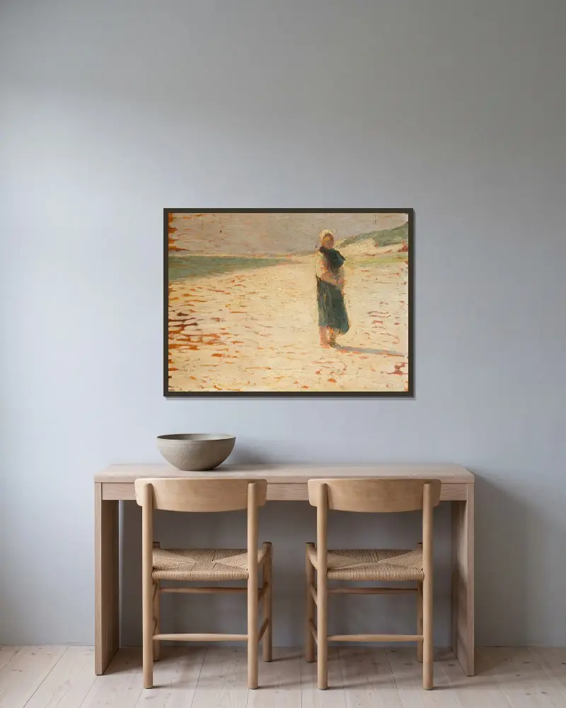 Kvinna i lokal dräkt stående på en strand av Henri Martin inramad på en vägg