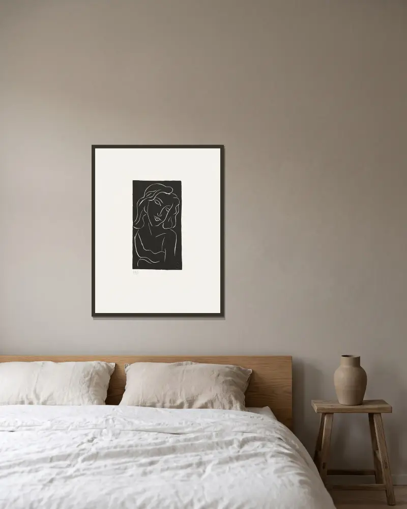 Jeune femme le visage penché av Henri Matisse inramad på en vägg
