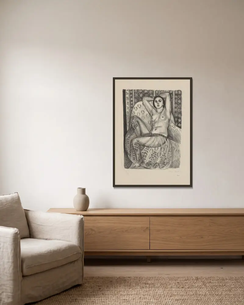 Sittande odalisk med tyllkjol av Henri Matisse inramad på en vägg