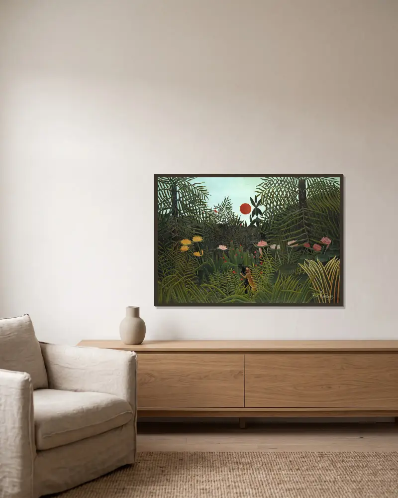 Dschungel mit untergehender Sonne von Henri Rousseau gerahmt an einer Wand