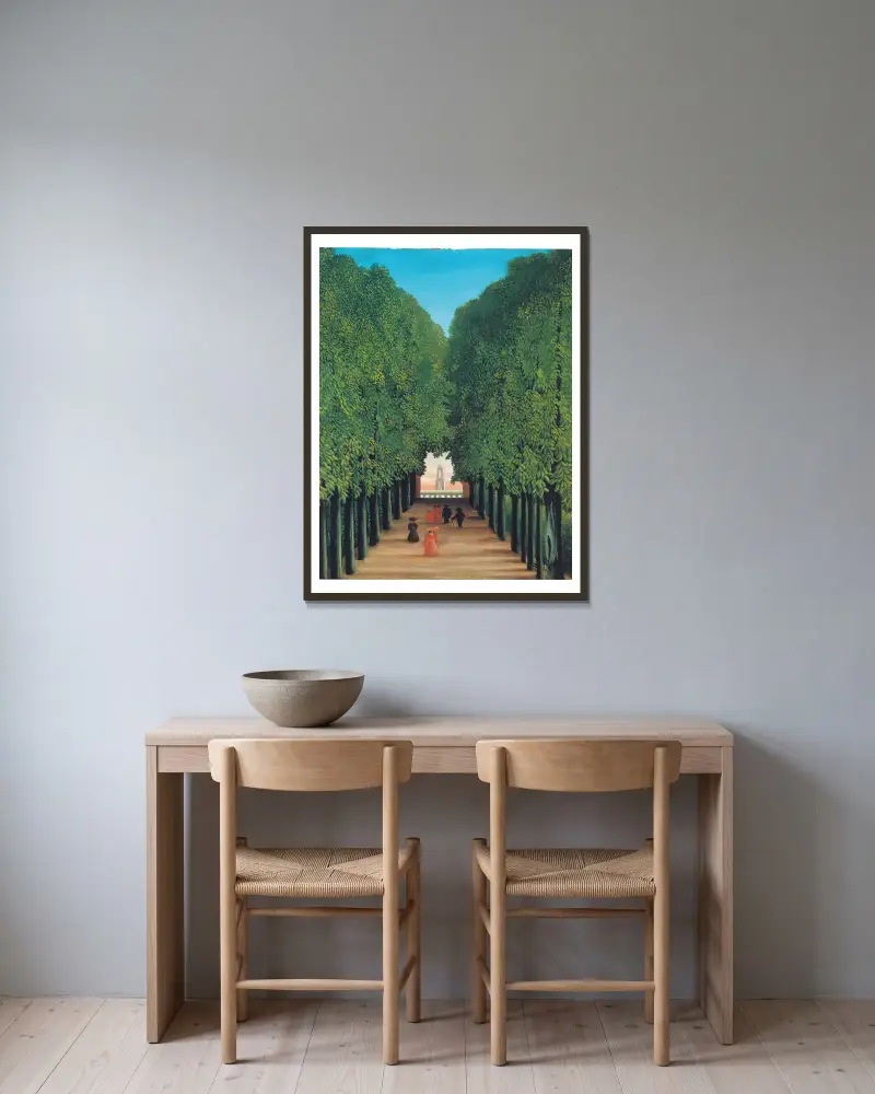 The Avenue in Saint-Cloud Park av Henri Rousseau inramad på en vägg