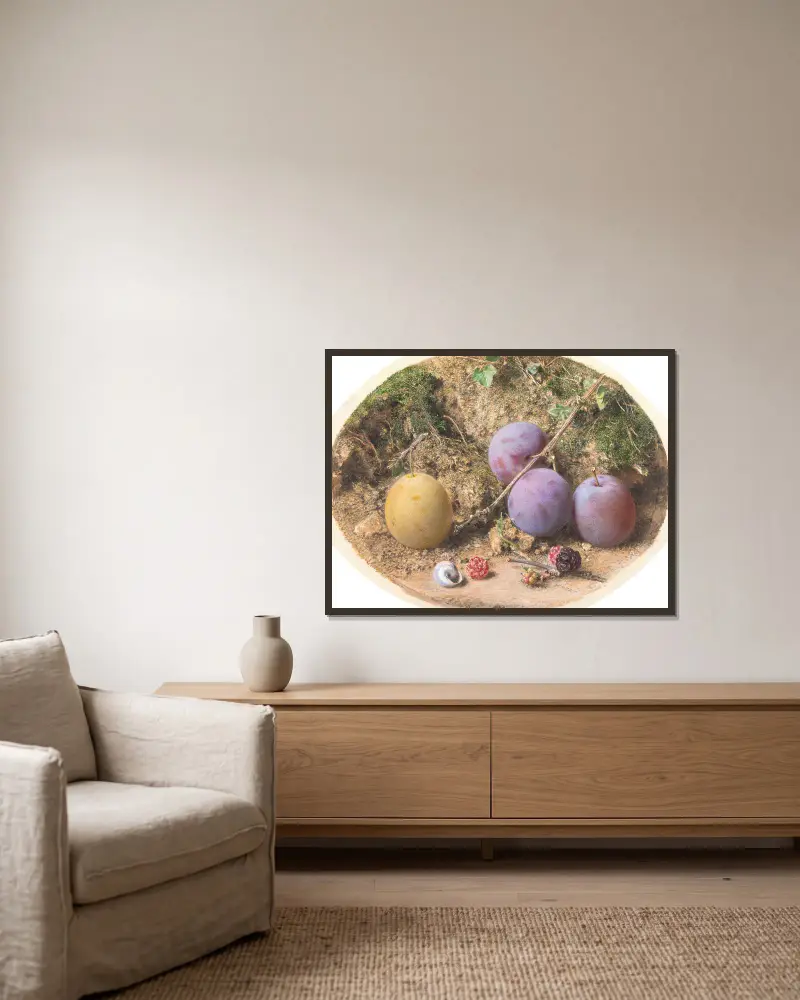 Pflaumen und Maulbeeren von William Henry Hunt gerahmt an einer Wand