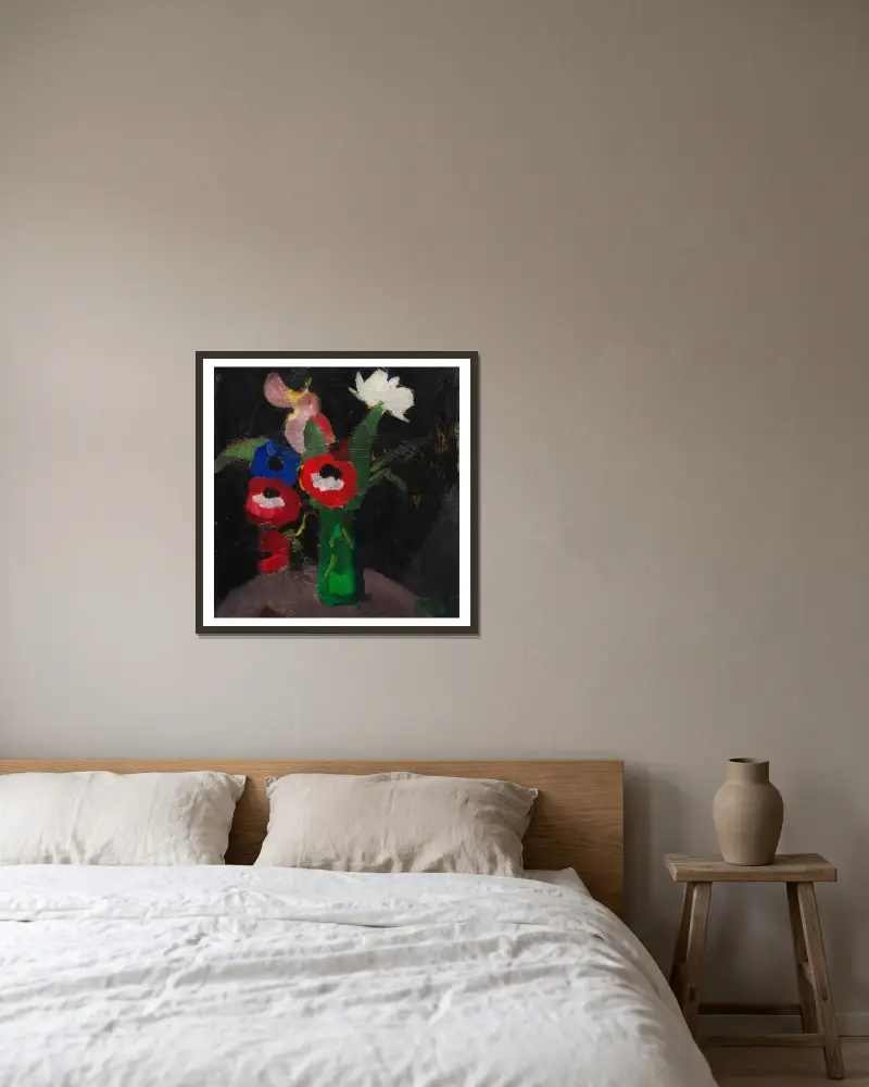 Blumenstilleben auf schwarzem Grund III (Anemonenstrauß) av Hermann Stenner inramad på en vägg