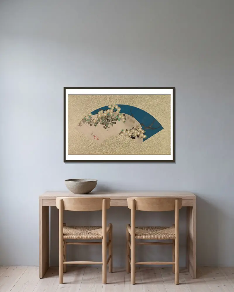 Chrysanthemen am Wasser von Sakai Hōitsu gerahmt an einer Wand