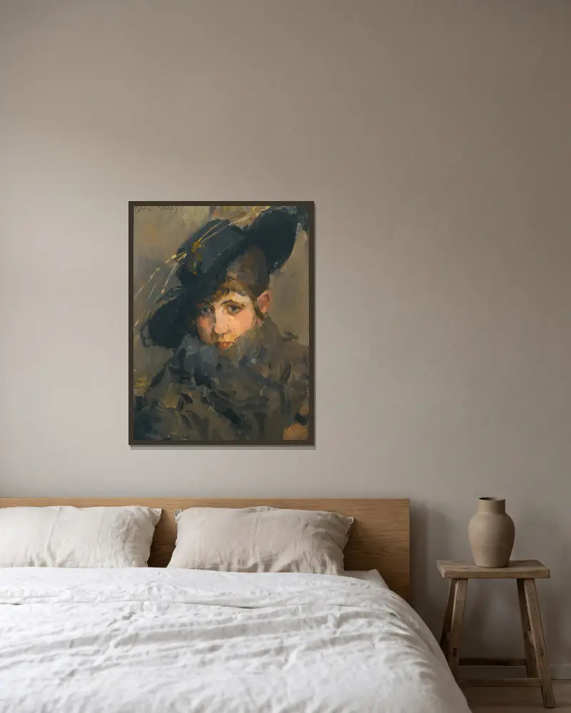 A lady in a hat with a fur collar av Isaac Israëls inramad på en vägg