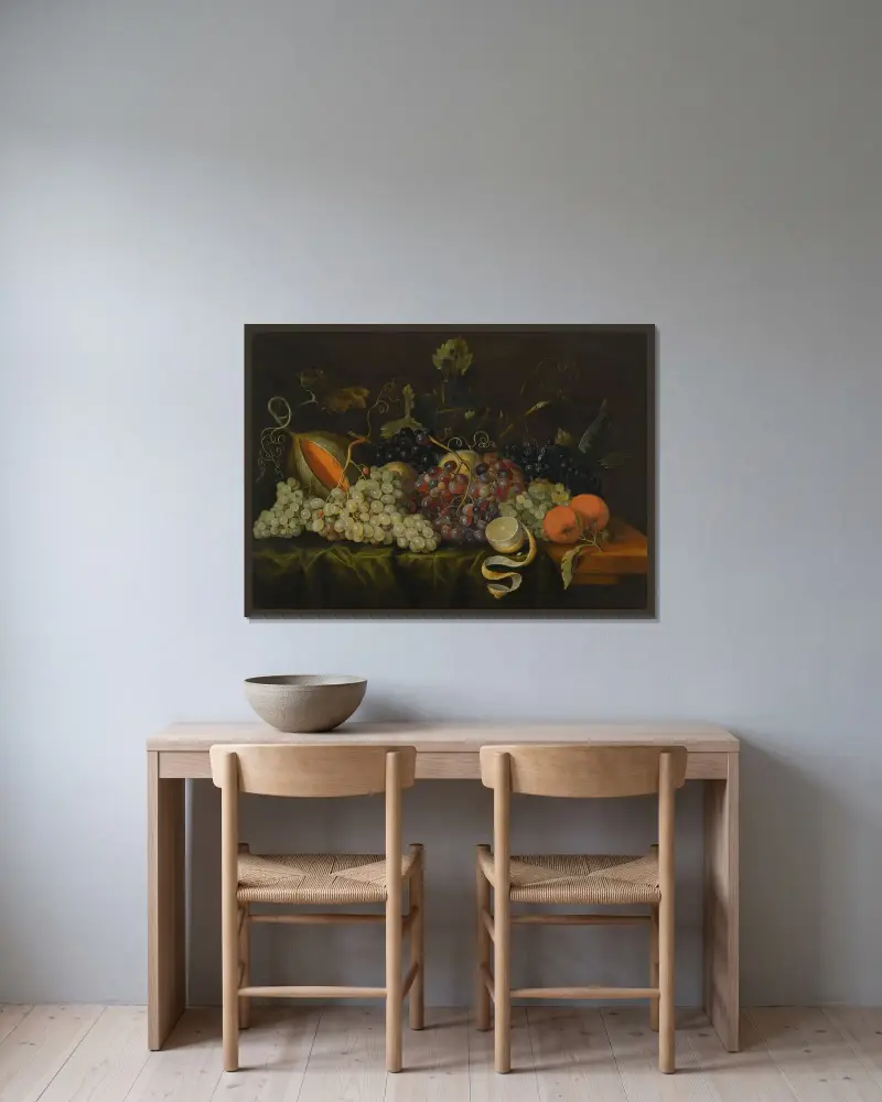 Stilleben med röda, svarta och gröna druvor på rangen, tillsammans med apelsiner av Jacob Marrel inramad på en vägg
