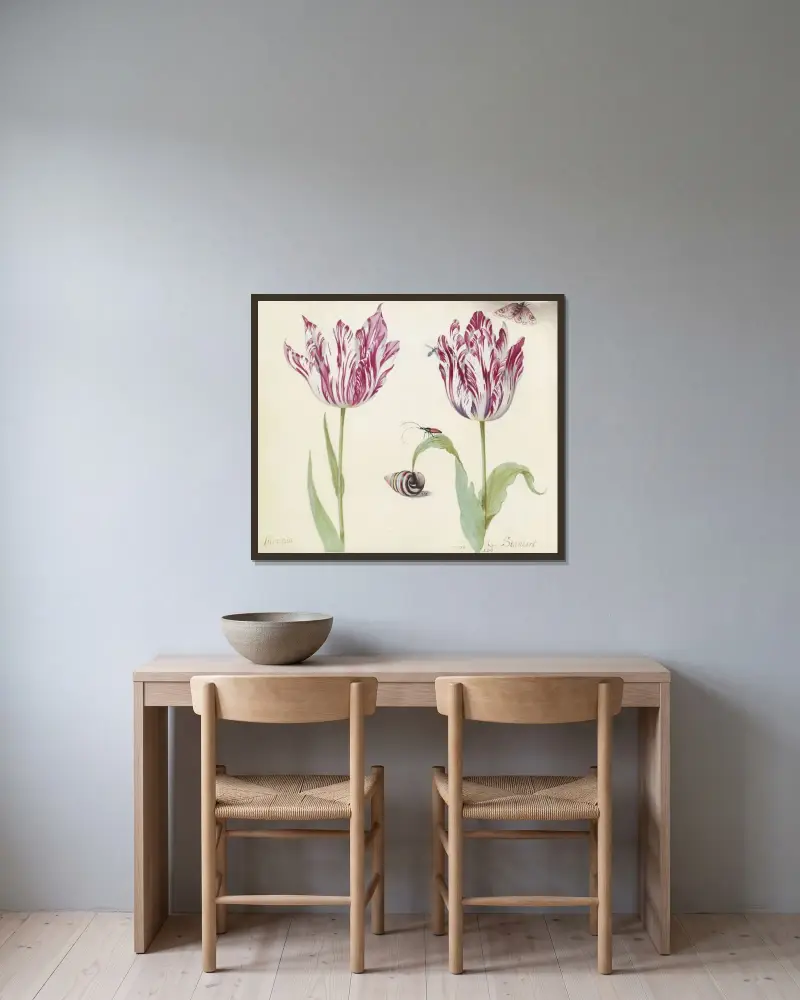 Zwei Tulpen mit Schnecke, Käfer, Fliege und Schmetterling (Minerva G. Standart) von Jacob Marrel gerahmt an einer Wand