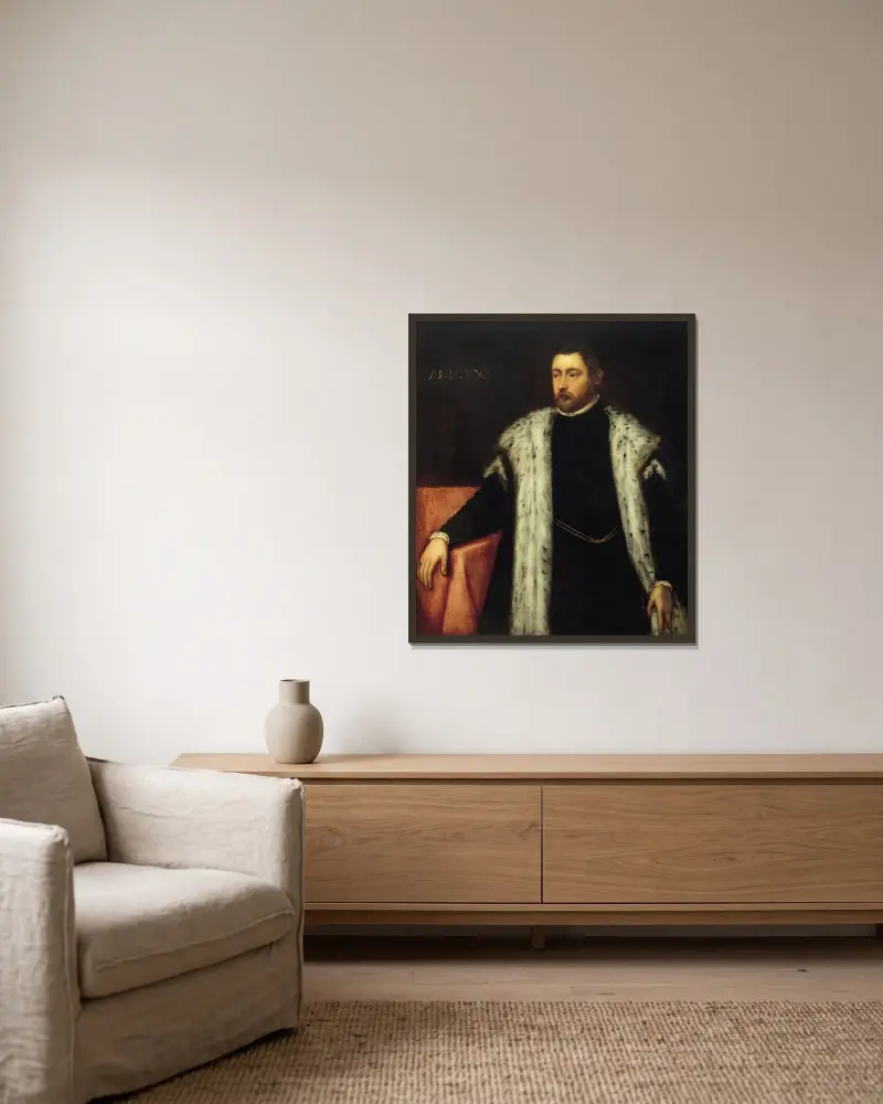 Tjugofemårig ung man med pälsfodrad kappa av Jacopo Tintoretto inramad på en vägg