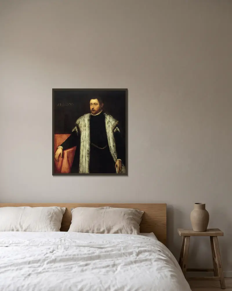 Tjugofemårig ung man med pälsfodrad kappa av Jacopo Tintoretto inramad på en vägg