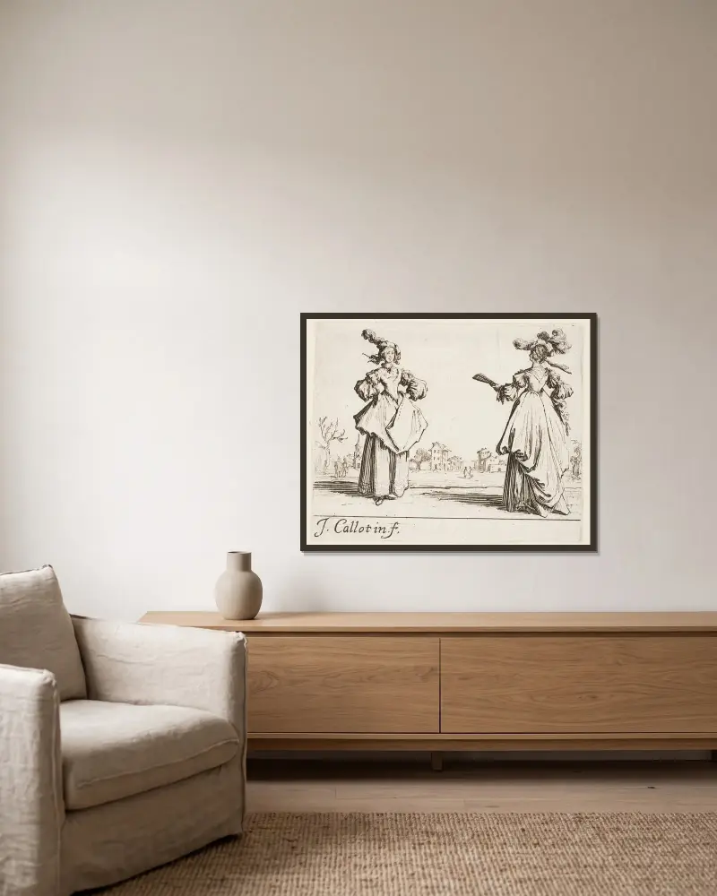 Två stående kvinnor av Jacques Callot inramad på en vägg
