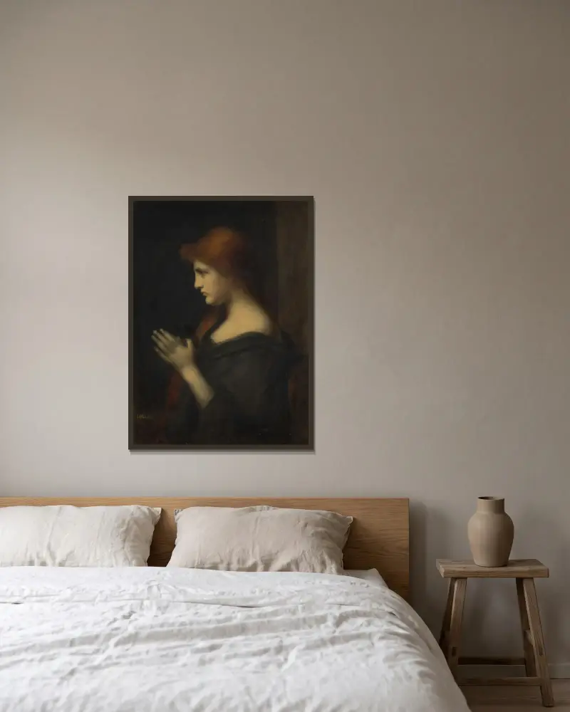 Ung kvinna i bön av Jean-Jacques Henner inramad på en vägg