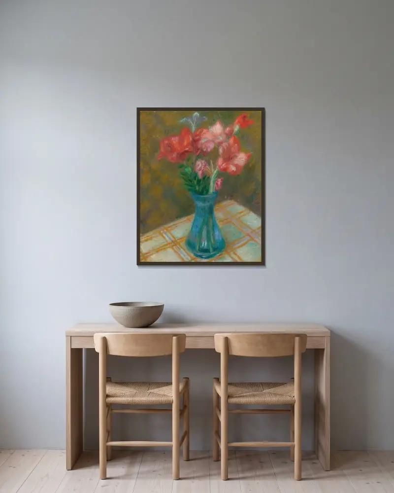 Gladioler i grön glasvas av William James Glackens inramad på en vägg
