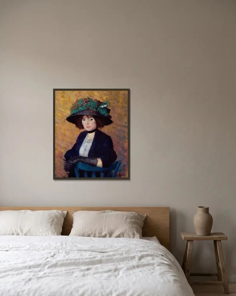 Kvinna med grön hatt av William James Glackens inramad på en vägg