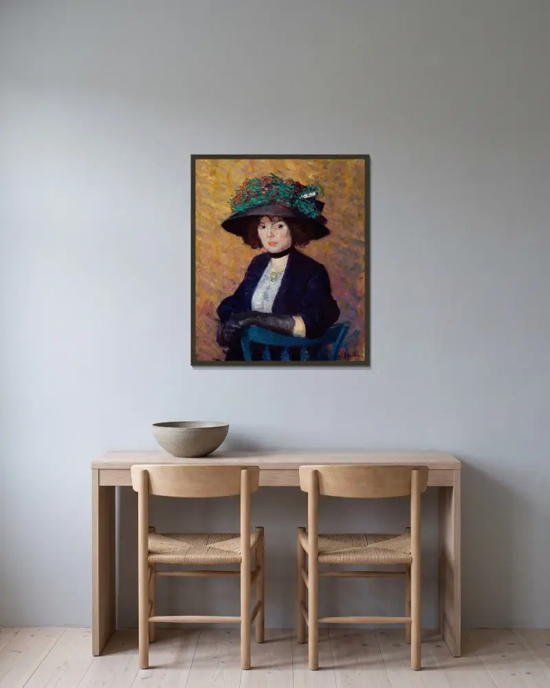 Kvinna med grön hatt av William James Glackens inramad på en vägg