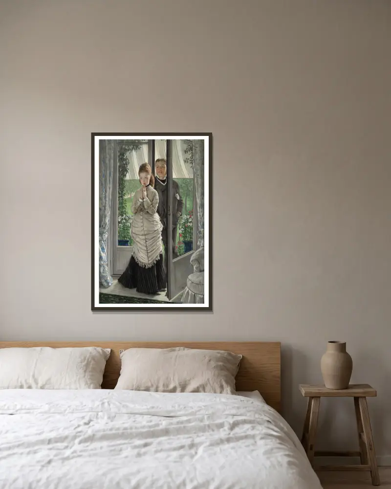 Zwei Figuren an einer Tür (Der Heiratsantrag) von James Tissot gerahmt an einer Wand