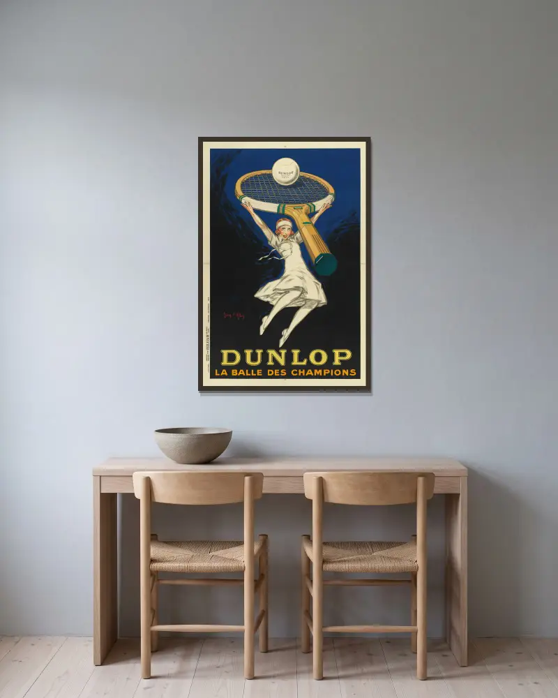 Dunlop la balle des champions av Jean d'Ylen inramad på en vägg