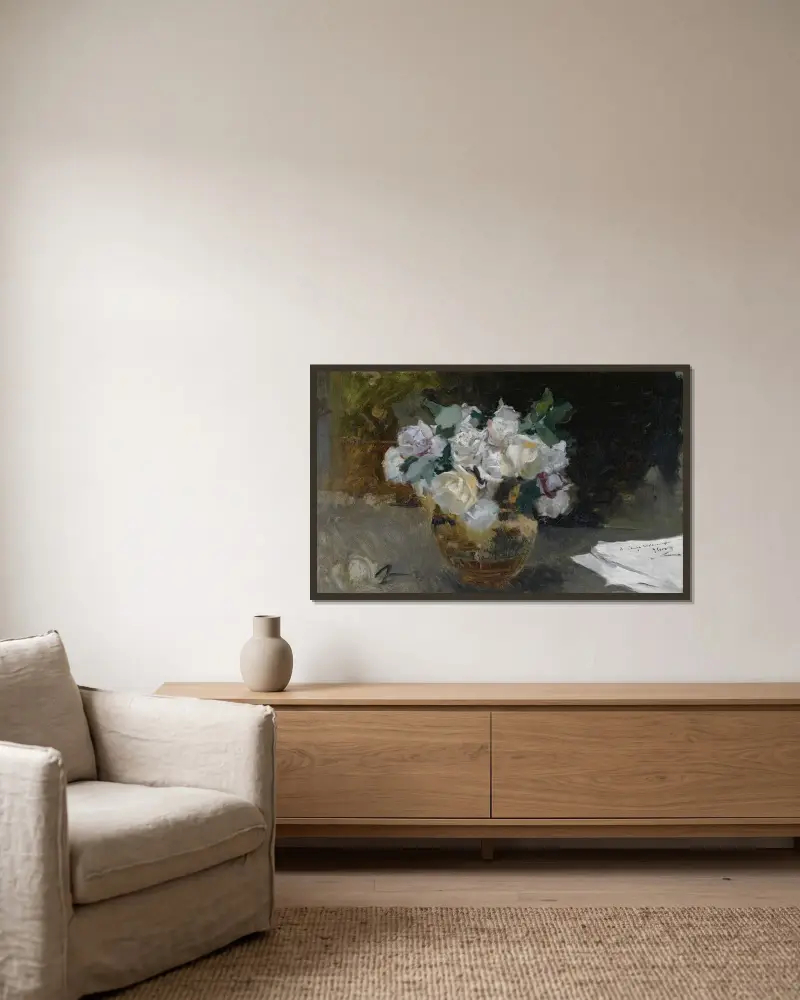 Stillleben mit weißen Rosen von Joaquín Sorolla gerahmt an einer Wand