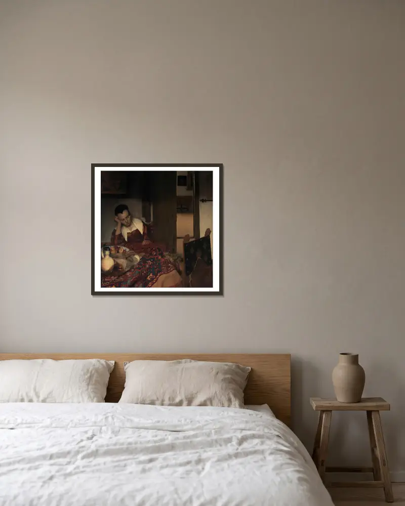 A Maid Asleep av Johannes Vermeer inramad på en vägg