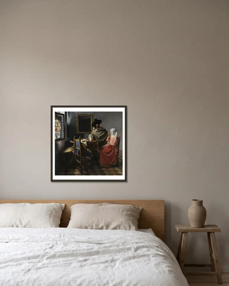 The Wine Glass av Johannes Vermeer inramad på en vägg