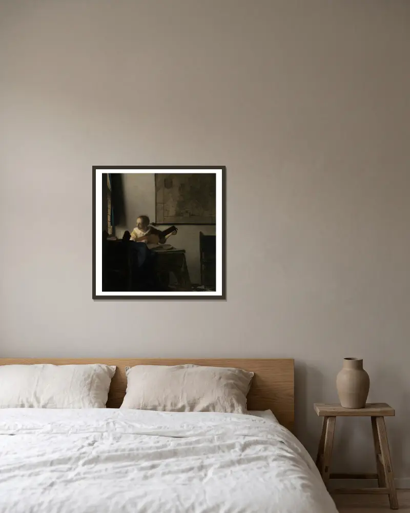 Junge Frau mit einer Laute von Johannes Vermeer gerahmt an einer Wand