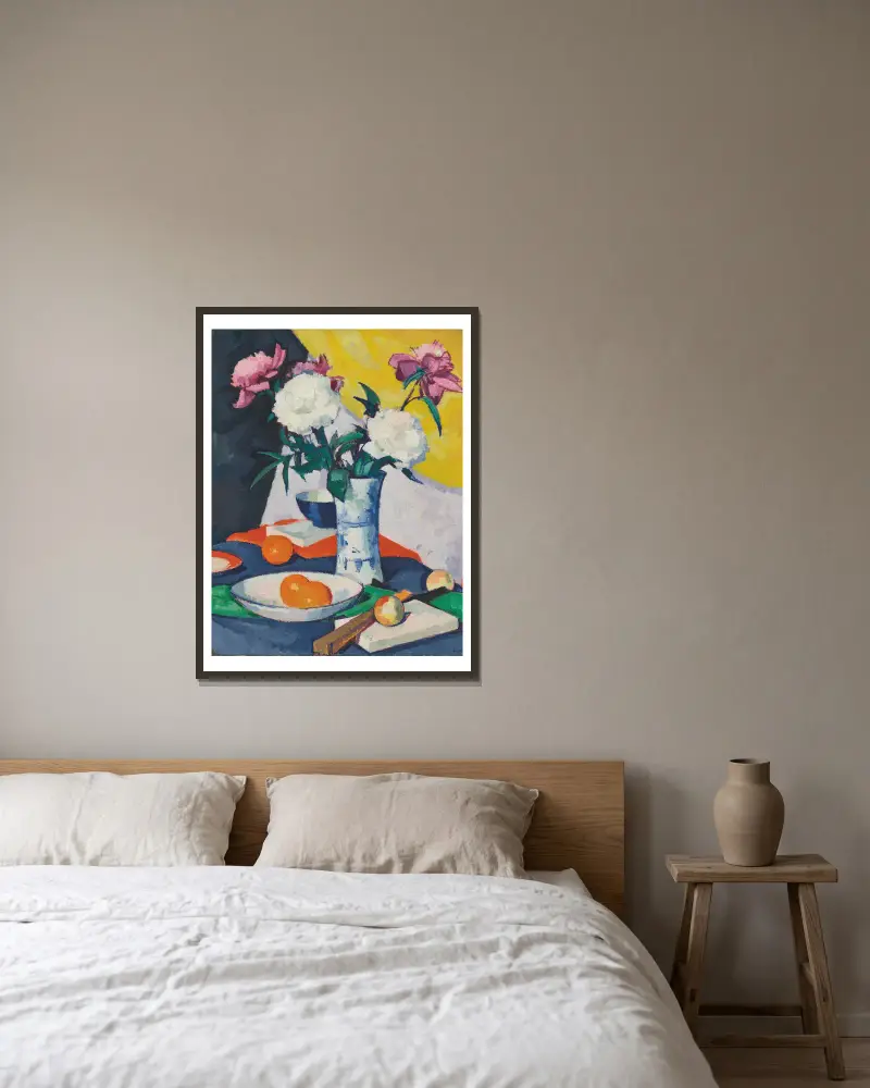 Blumen und Früchte von Samuel John Peploe gerahmt an einer Wand