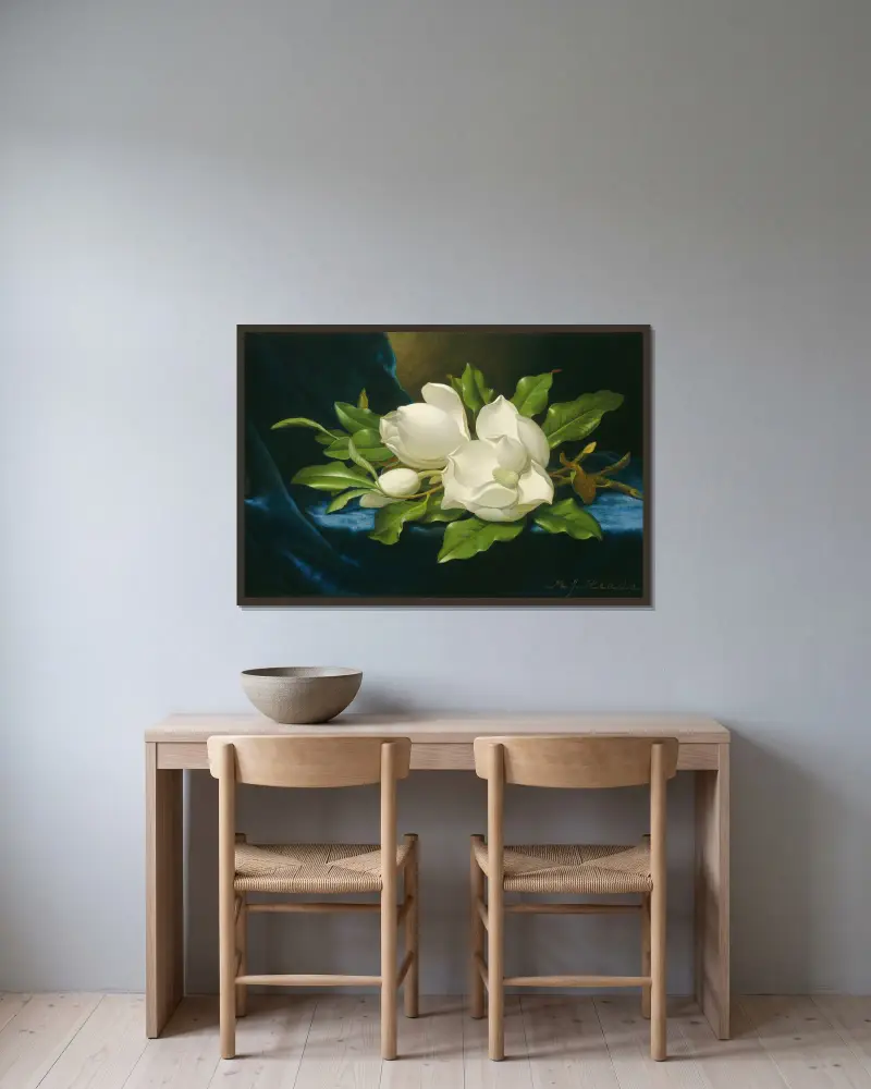 Giant Magnolias on a Blue Velvet Cloth av Martin Johnson Heade inramad på en vägg