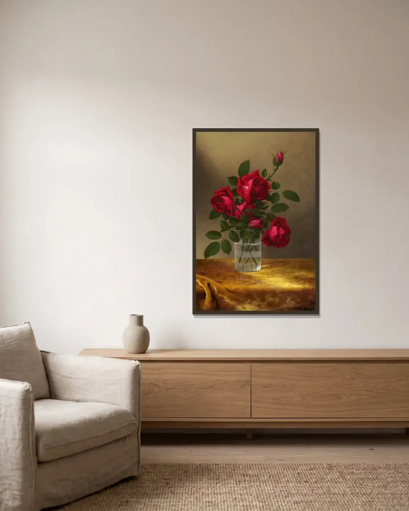 Roses and Rosebuds in a Glass av Martin Johnson Heade inramad på en vägg