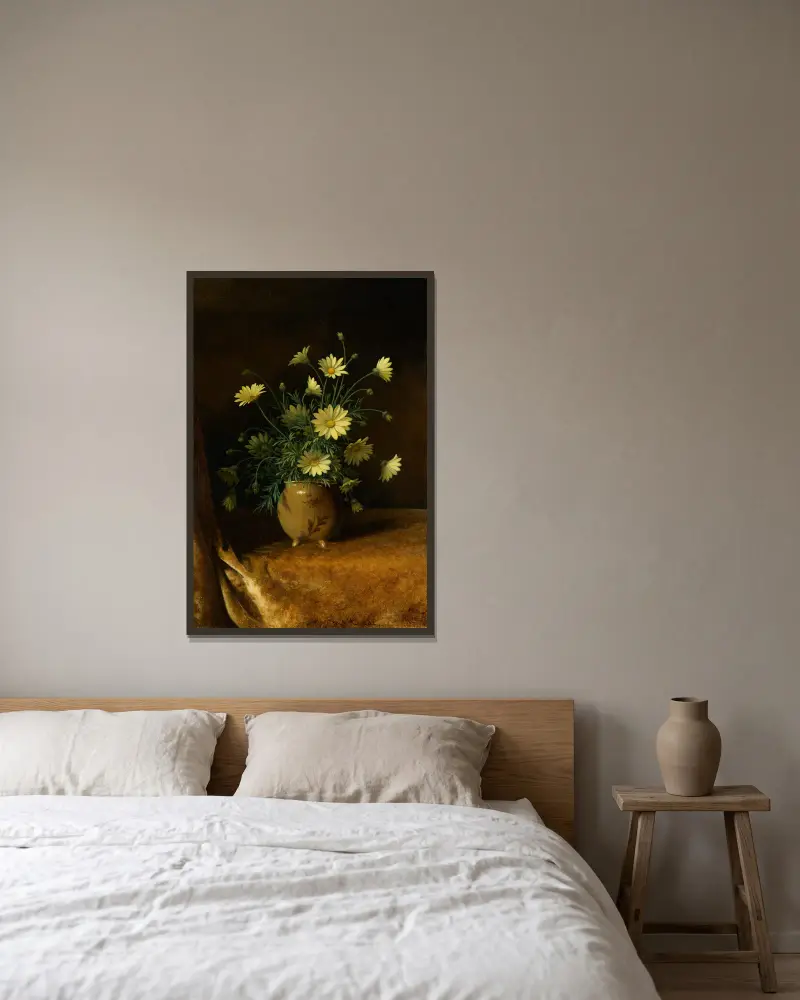 Yellow Daisies in a Brown Bowl av Martin Johnson Heade inramad på en vägg