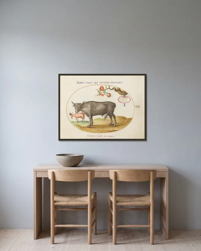 Ein Bulle und ein hornbewehrtes Tier von Joris Hoefnagel gerahmt an einer Wand
