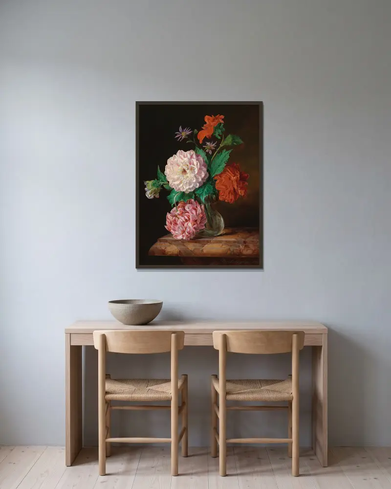 Blumenstück von Josef Lauer gerahmt an einer Wand