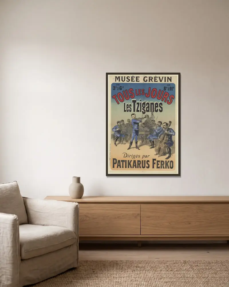 Musée Grévin. tous les jours. Les Tziganes dirigés par Patikarus Ferko av Jules Chéret inramad på en vägg