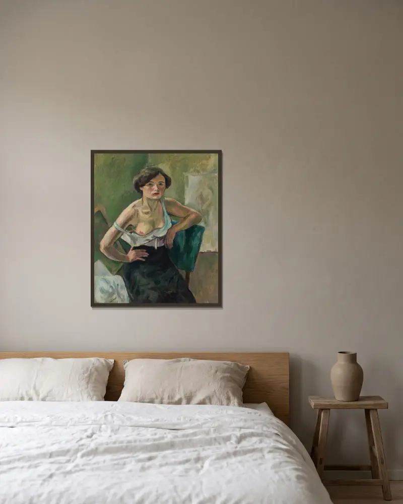 Ung kvinna på grön stol av Jules Pascin inramad på en vägg