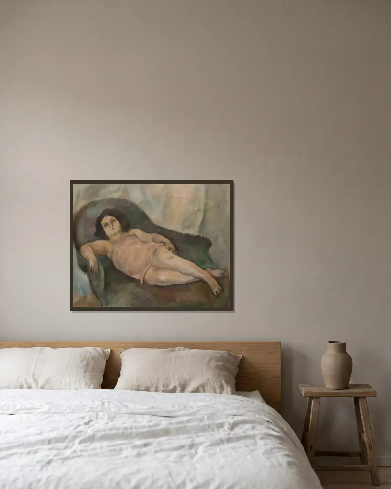 Modellen i rosa skjorta av Jules Pascin inramad på en vägg