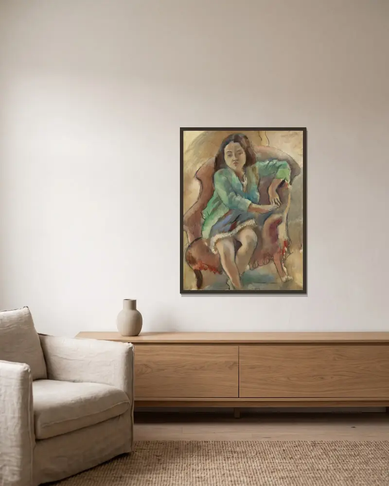 Simone D’alal (Junge Frau in einem Sessel) von Jules Pascin gerahmt an einer Wand