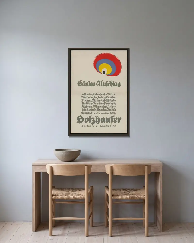 Pelaranslag Holzhauser av Julius Klinger inramad på en vägg