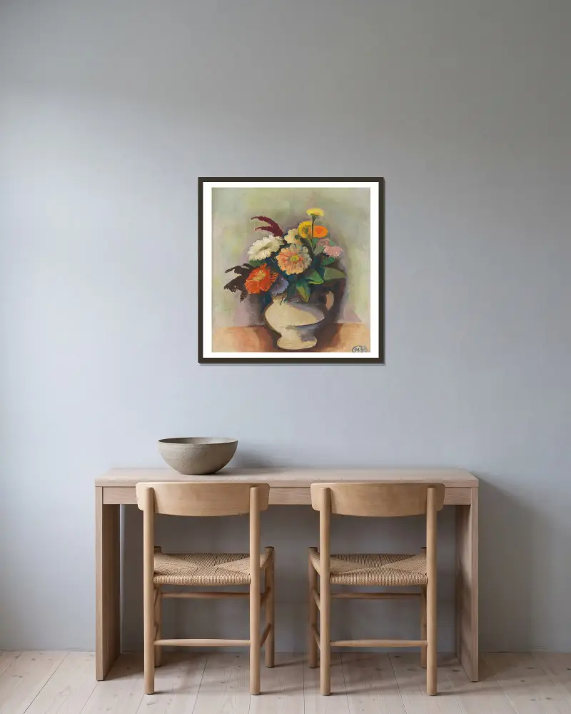Zinnienstrauß in einer Vase von Karl Hofer gerahmt an einer Wand