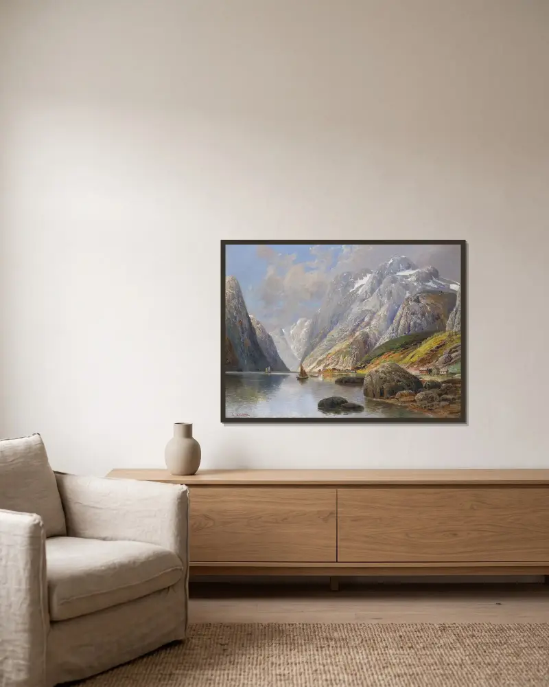 Fjordlandskap av Karl Kaufmann inramad på en vägg