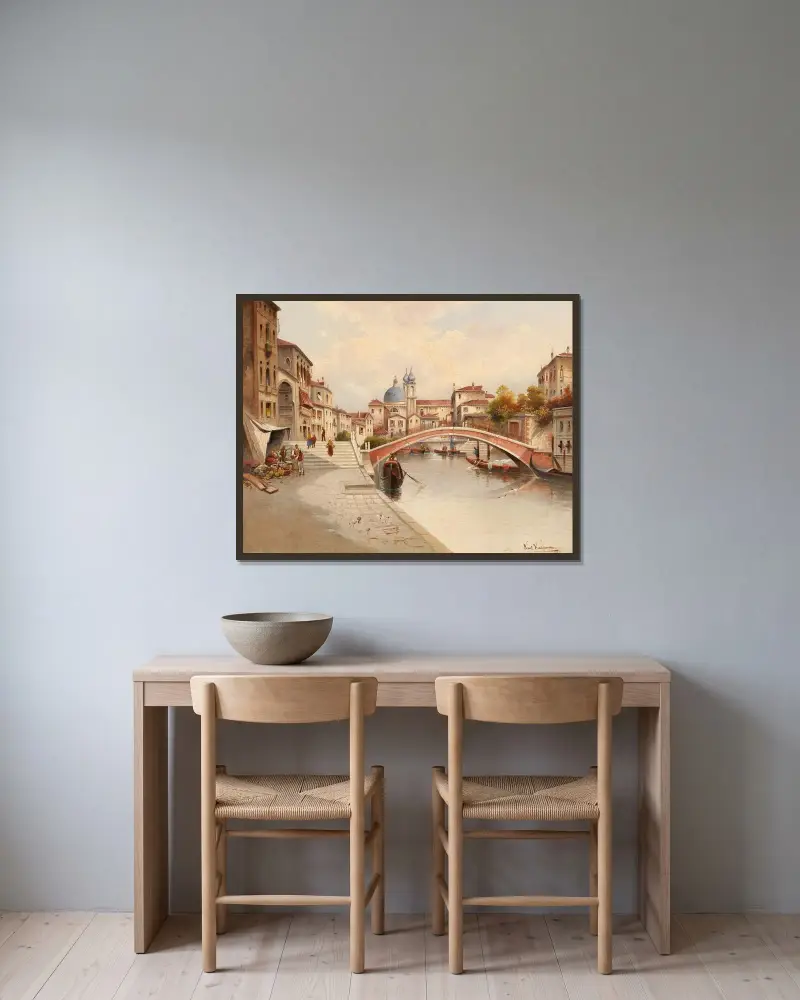 Venetianskt motiv II av Karl Kaufmann inramad på en vägg