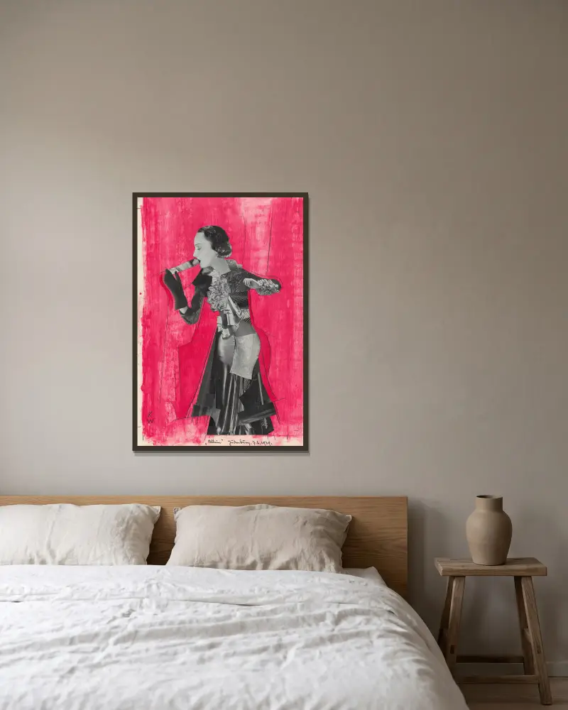 Allein von Karl Wiener gerahmt an einer Wand
