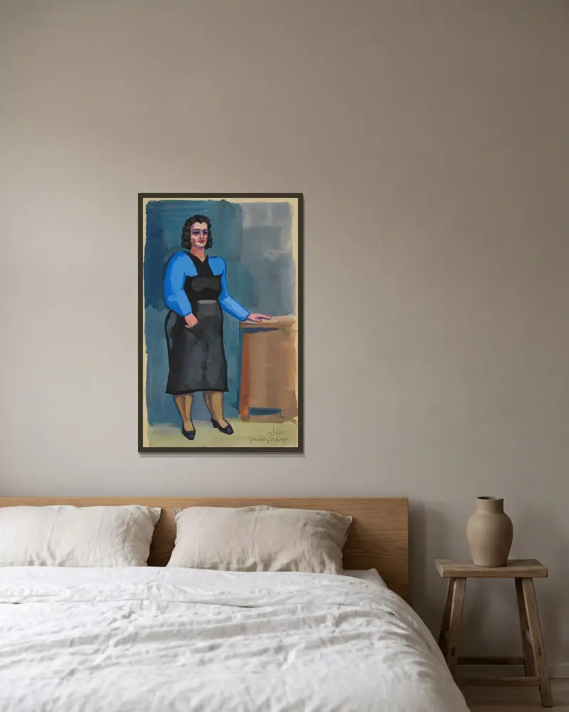 Utan titel (Kvinna i blå blus och svart klänning) av Karl Wiener inramad på en vägg