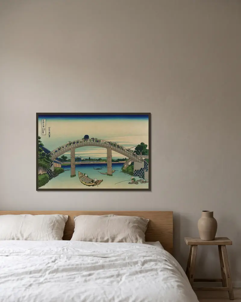 Fukagawa mannenbashi sita av Katsushika Hokusai inramad på en vägg