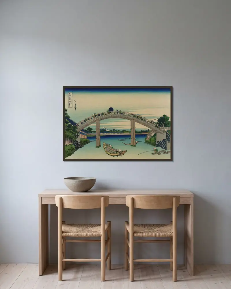 Fukagawa mannenbashi sita av Katsushika Hokusai inramad på en vägg